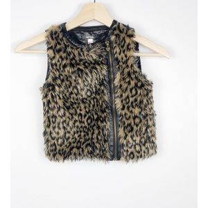 Girl’s fur cheetah print vest ✨